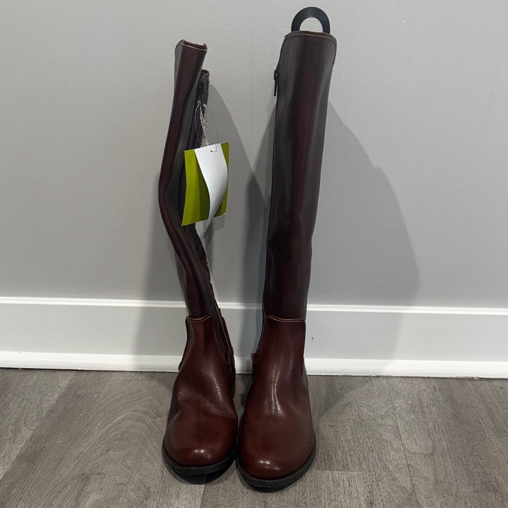 Gianni Bini Rich Brown knee high boot with back detail! - Picture 4 of 7